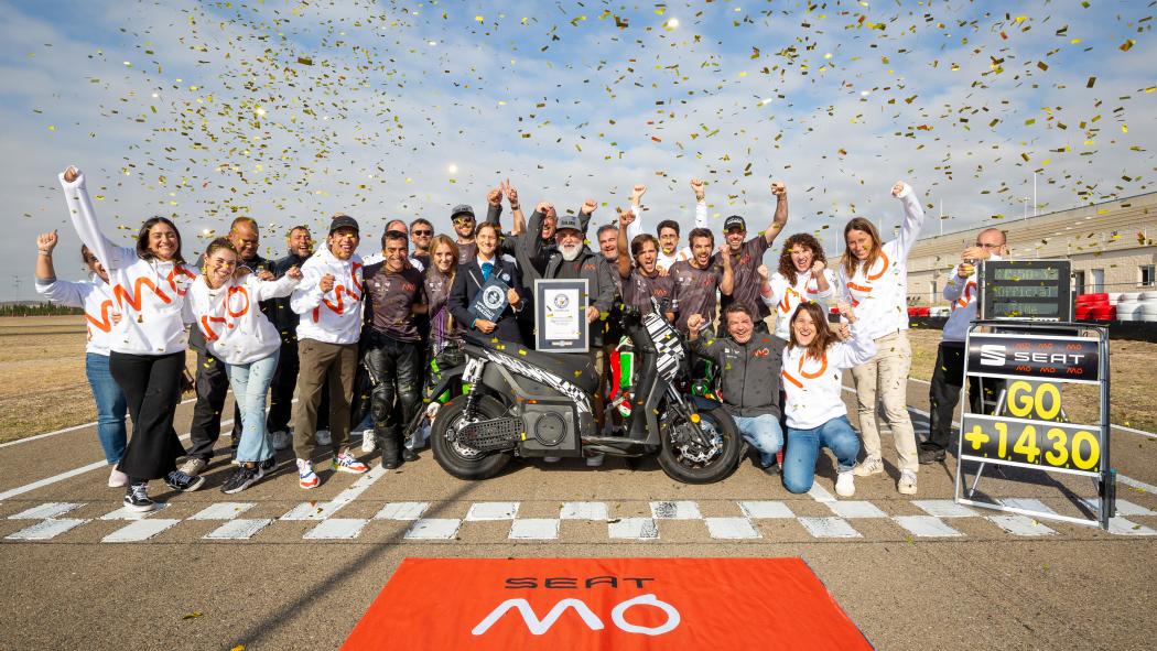 L'équipe  de SEAT MÓ fête les deux titres au Guinness World Records™ 